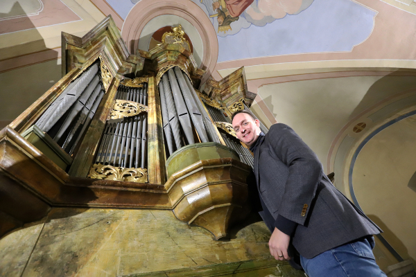 Titulárny organista Matúš Kucbel sa aktívne podieľa na obnove a reštaurovaní historických organov
