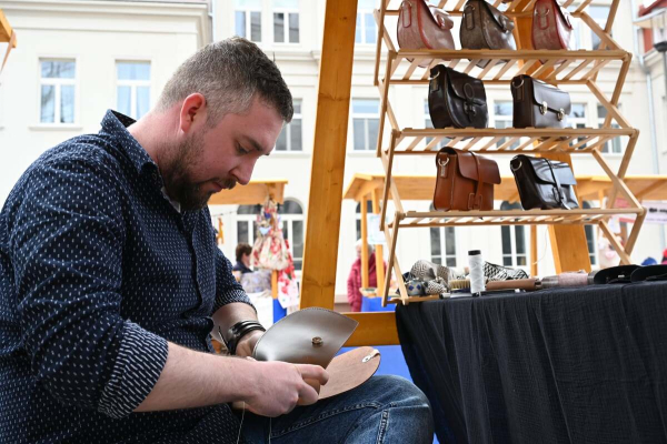 Bra&scaron;n&aacute;r Peter Filip m&aacute; v ruk&aacute;ch vz&aacute;cne remeslo