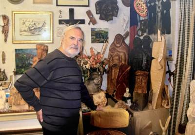 Maliar a drevorezbár Marián Mikloš vystavuje v Galérii v podkroví