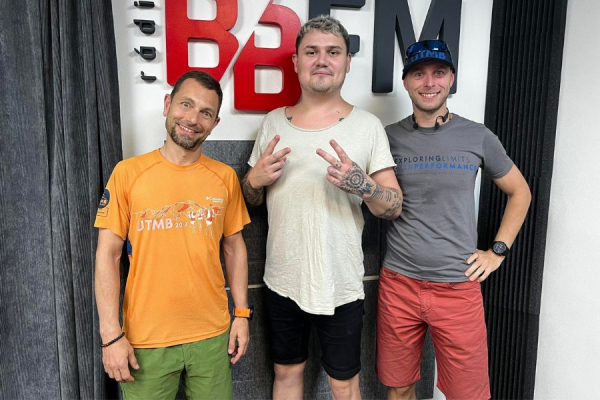 Keď obyčajný maratón nestačí: Marián Oráč a Mário Jánoš v BB FM rádiu o ultrabehu a podujatí 100BB