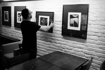 Peter W. Haas a jeho umenie, ktor&eacute; vid&iacute;te aj c&iacute;tite